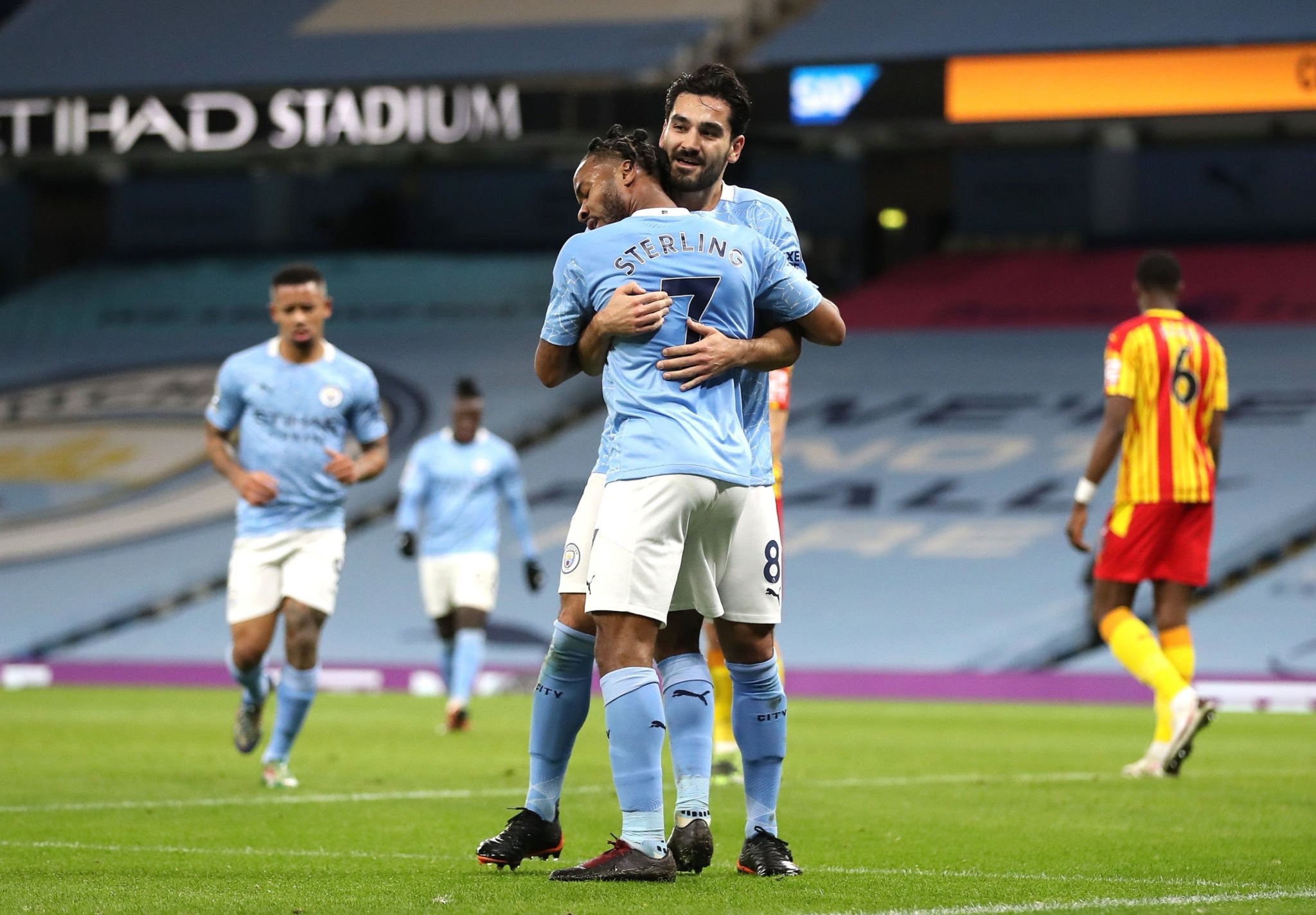 他在困难时 他在困难时